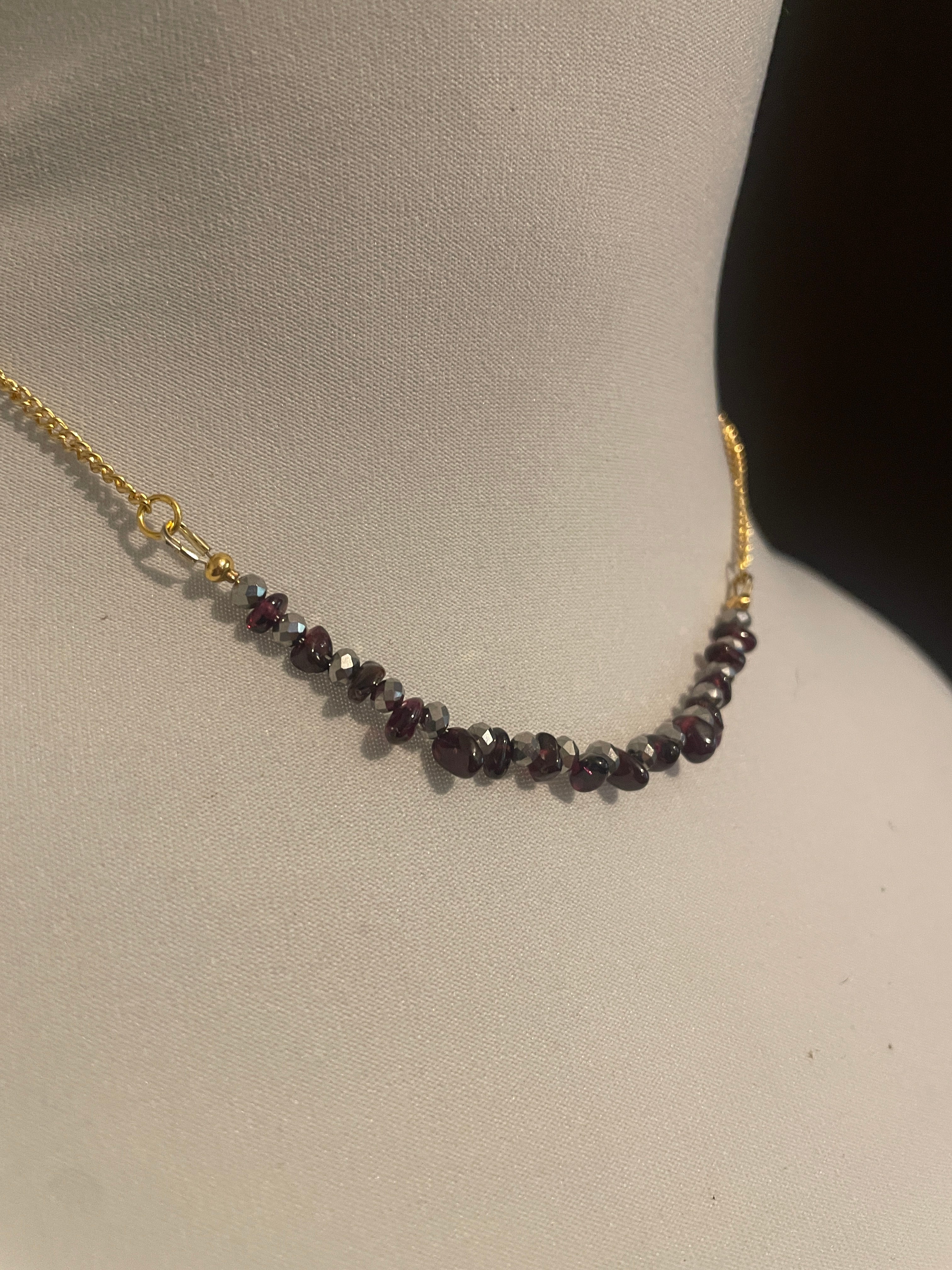 Red Alchemist - Filigrane Kette mit Granat (Upcycling)