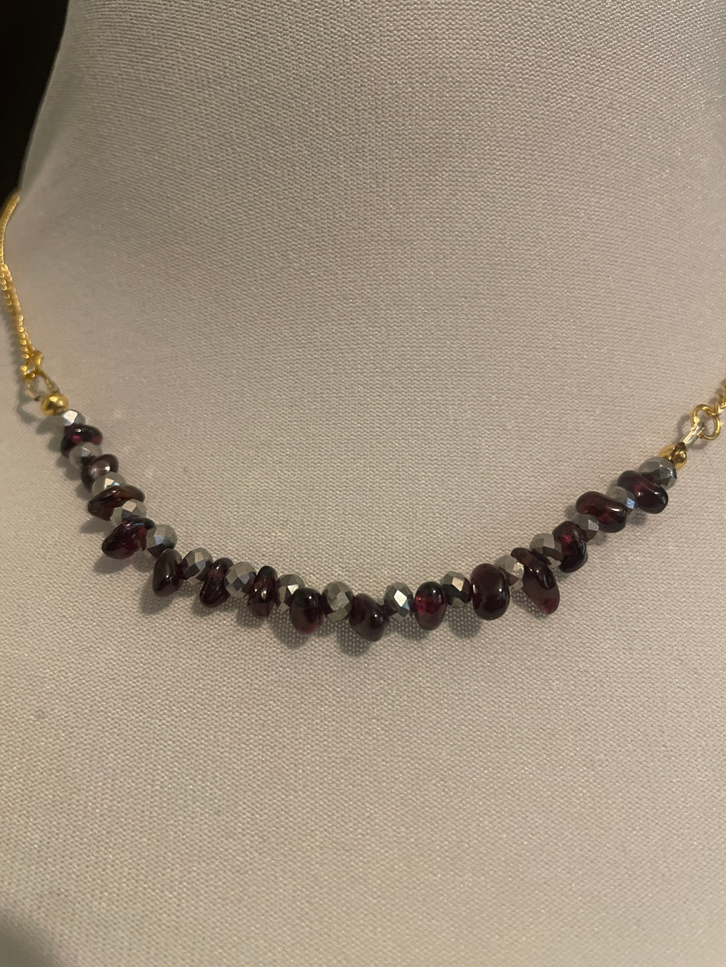 Red Alchemist - Filigrane Kette mit Granat (Upcycling)