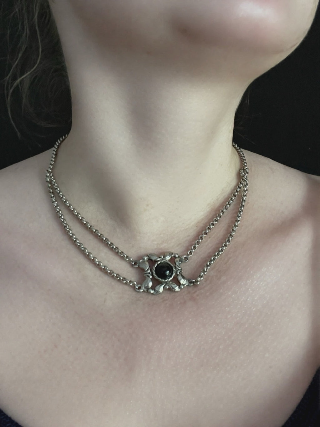 Shadow Ritual - zweireihige Kette mit finsterem Amulett (Upcycling)